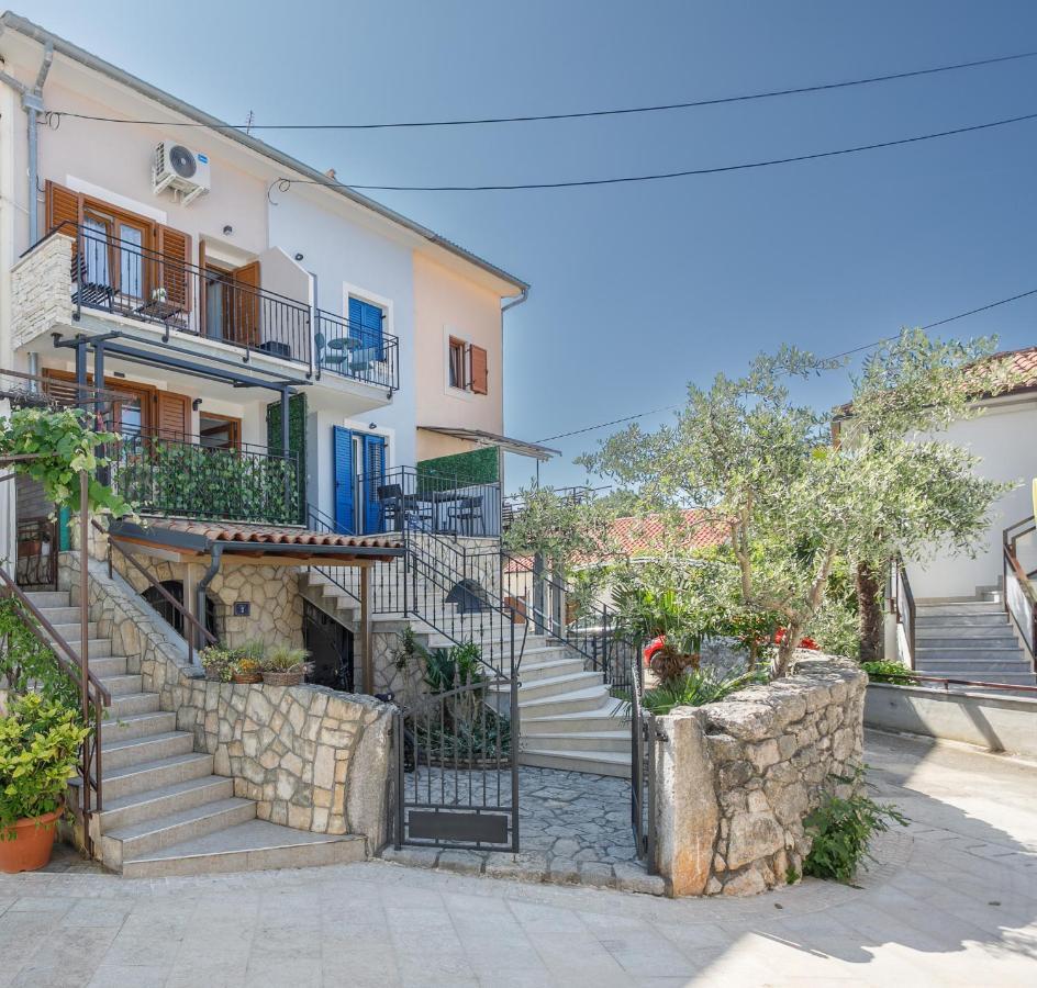 Apartmen Plus U Centru Blizu Plaze Нивице Экстерьер фото