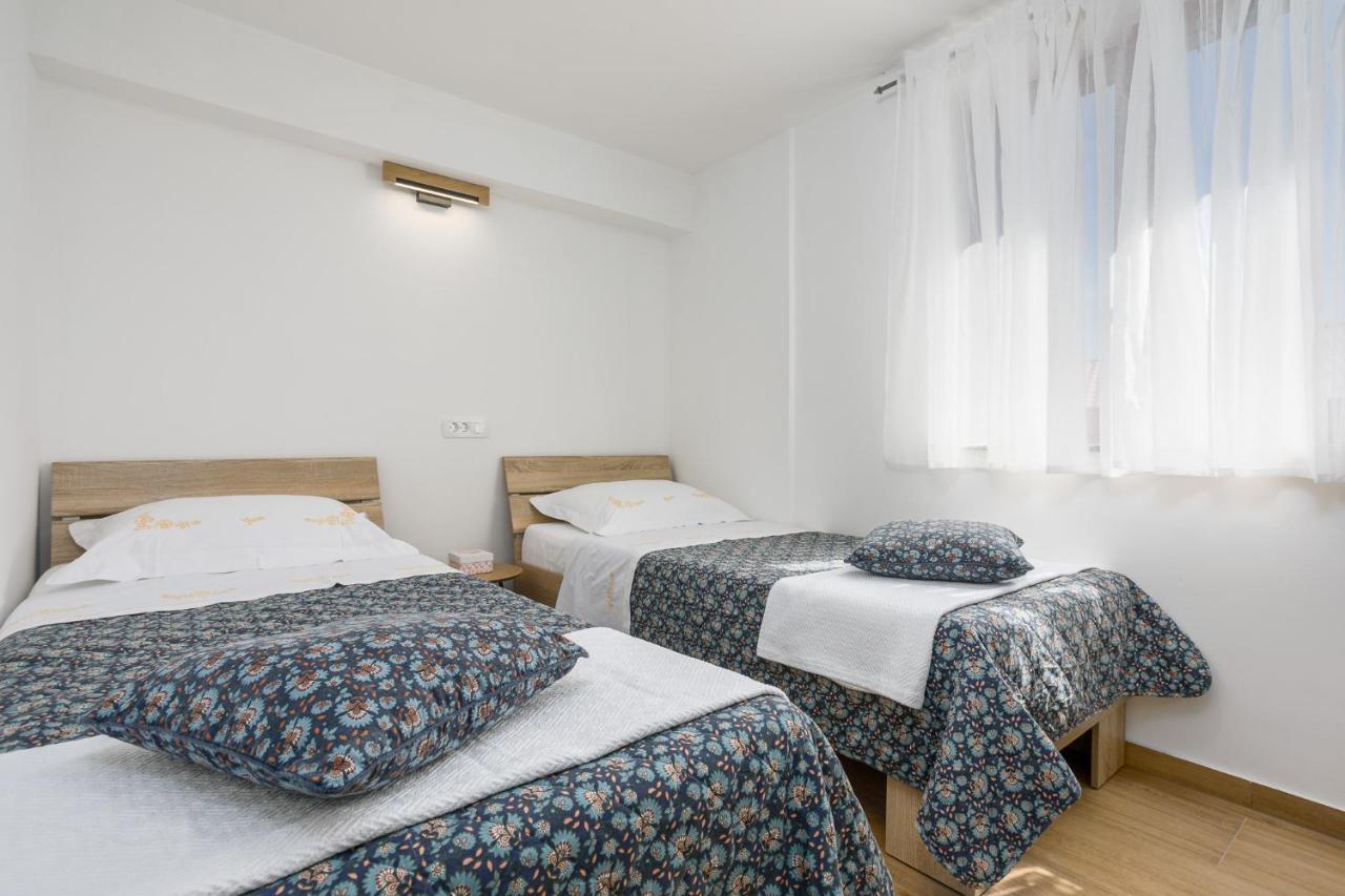 Apartmen Plus U Centru Blizu Plaze Нивице Экстерьер фото