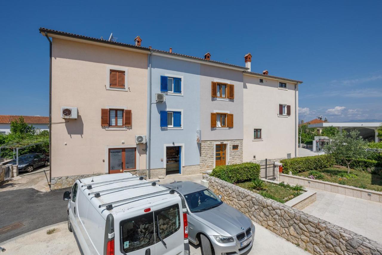 Apartmen Plus U Centru Blizu Plaze Нивице Экстерьер фото